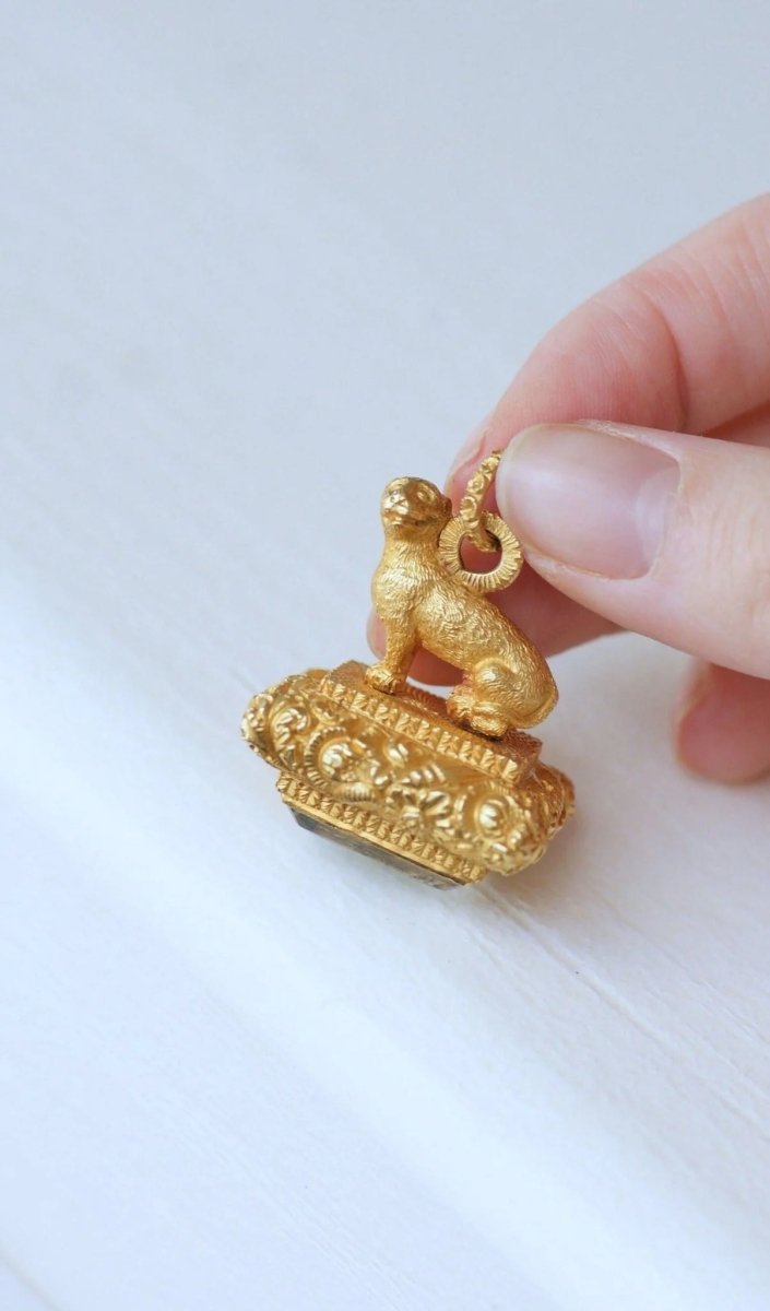 Pendentif, sceau Ancien, lion en or et aigue marine - Castafiore