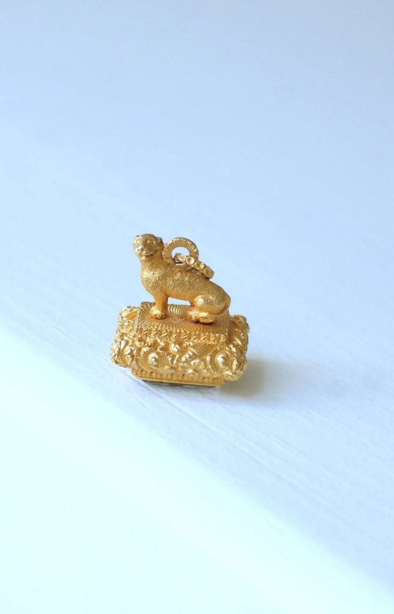 Pendentif, sceau Ancien, lion en or et aigue marine - Castafiore