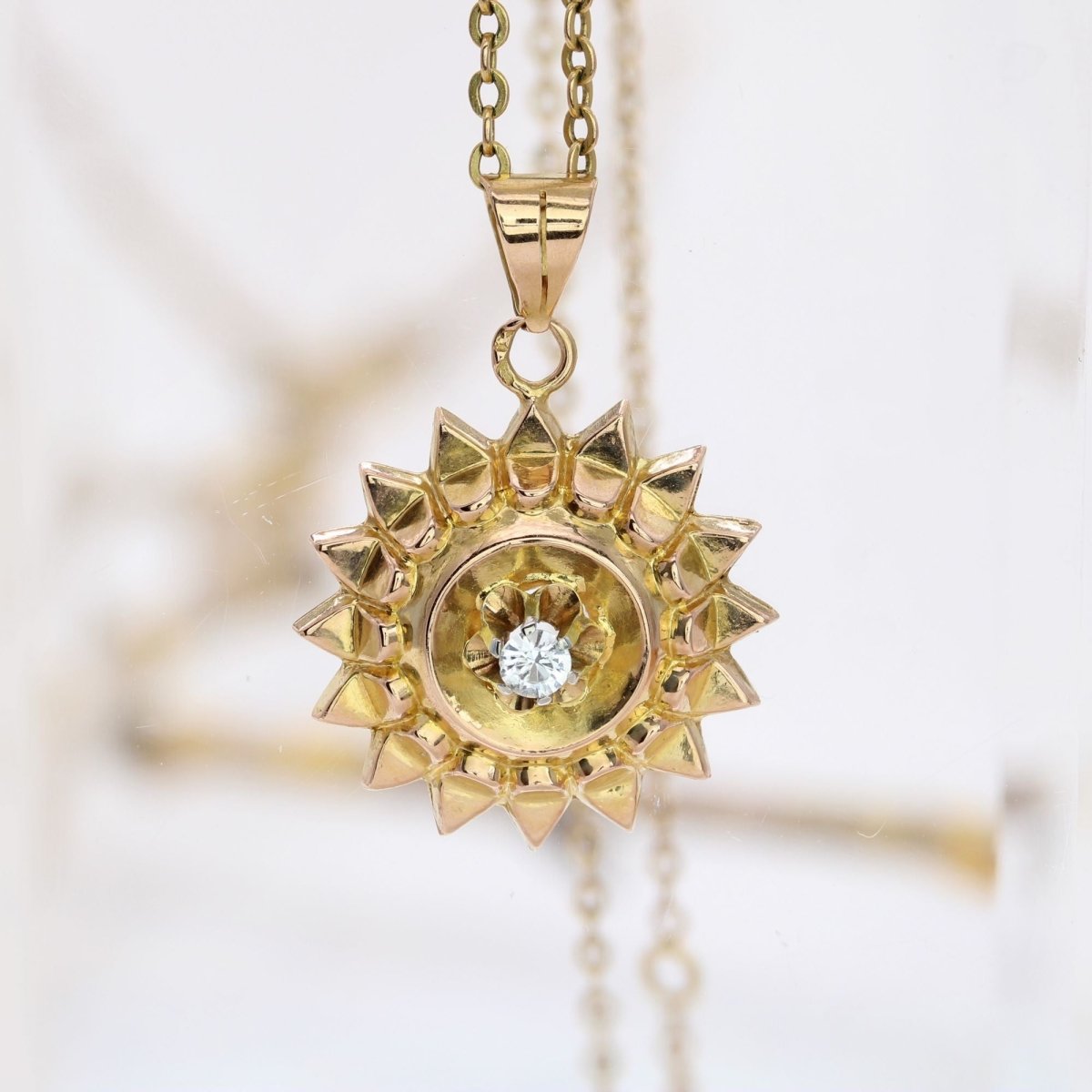 Pendentif soleil vintage or jaune pierre blanche - Castafiore