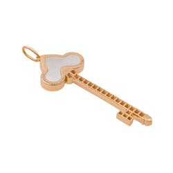 Pendentif TIFFANY & CO "Clé fleur de Lys" en or rose, nacre et diamants - Castafiore