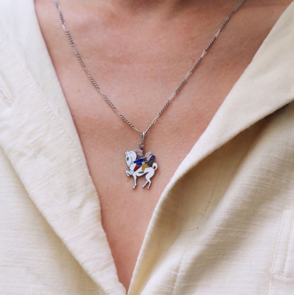 Pendentif VAN CLEEF & ARPELS "Les 3 Inséparables" en émail - Castafiore