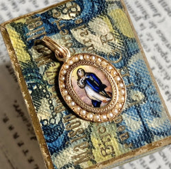 Pendentif Vierge Marie ancien en or jaune 18K émaillé - Castafiore