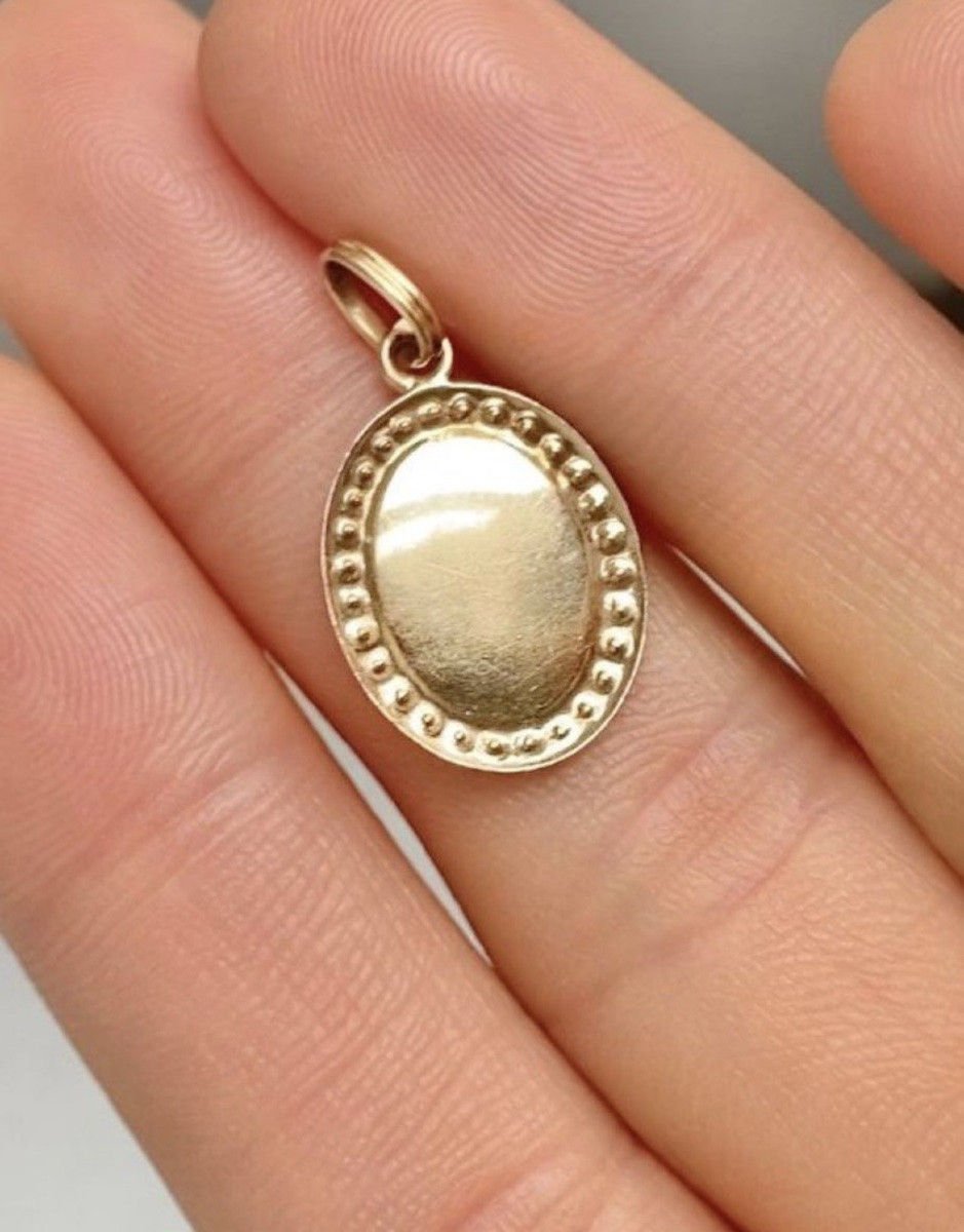 Pendentif Vierge Marie ancien en or jaune 18K émaillé - Castafiore