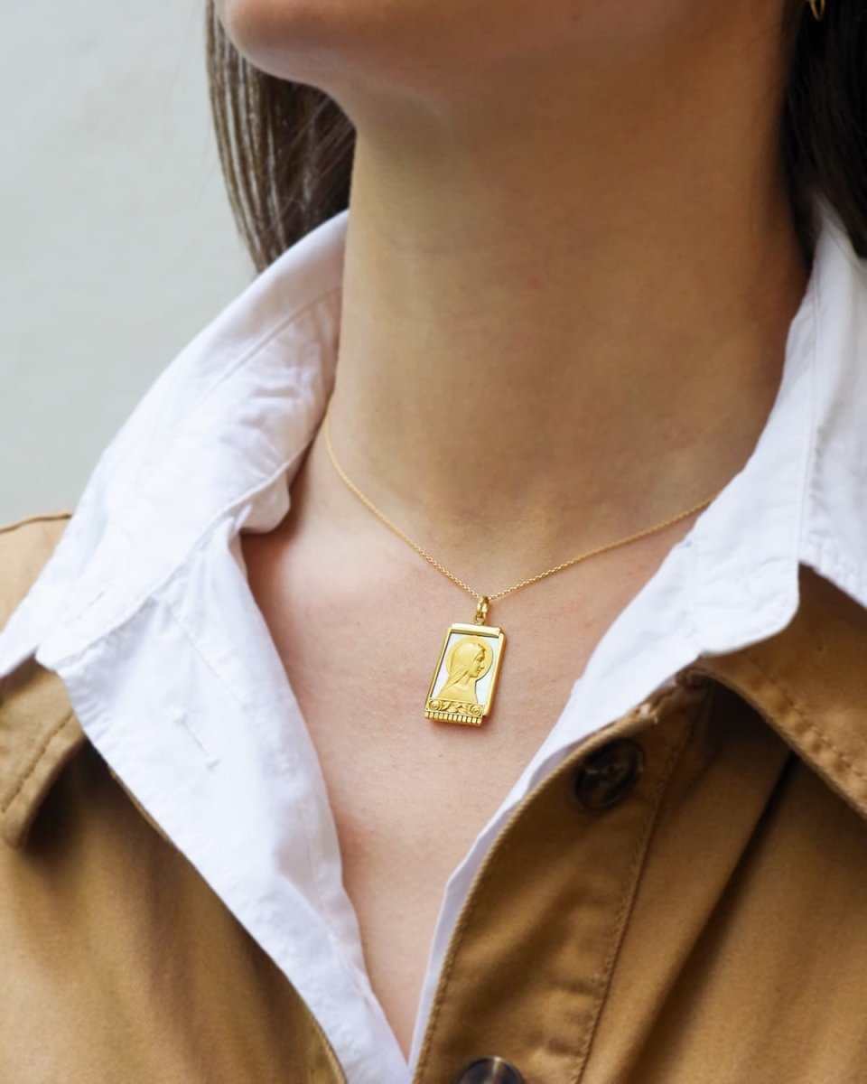 Pendentif Vierge Marie Art Deco en or et nacre - Castafiore