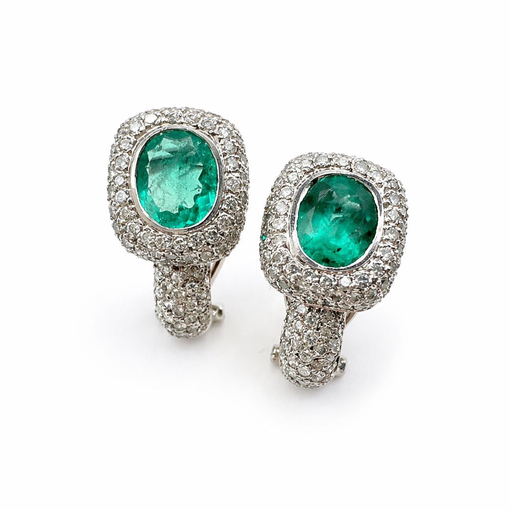 PENDIENTES EN ORO BLANCO CON ESMERALDAS OVALES Y DIAMANTES - Castafiore