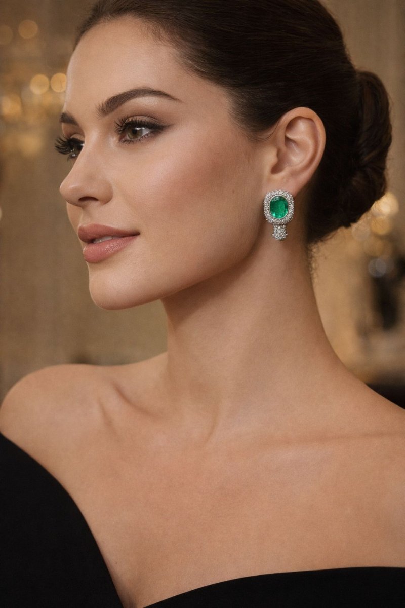 PENDIENTES EN ORO BLANCO CON ESMERALDAS OVALES Y DIAMANTES - Castafiore