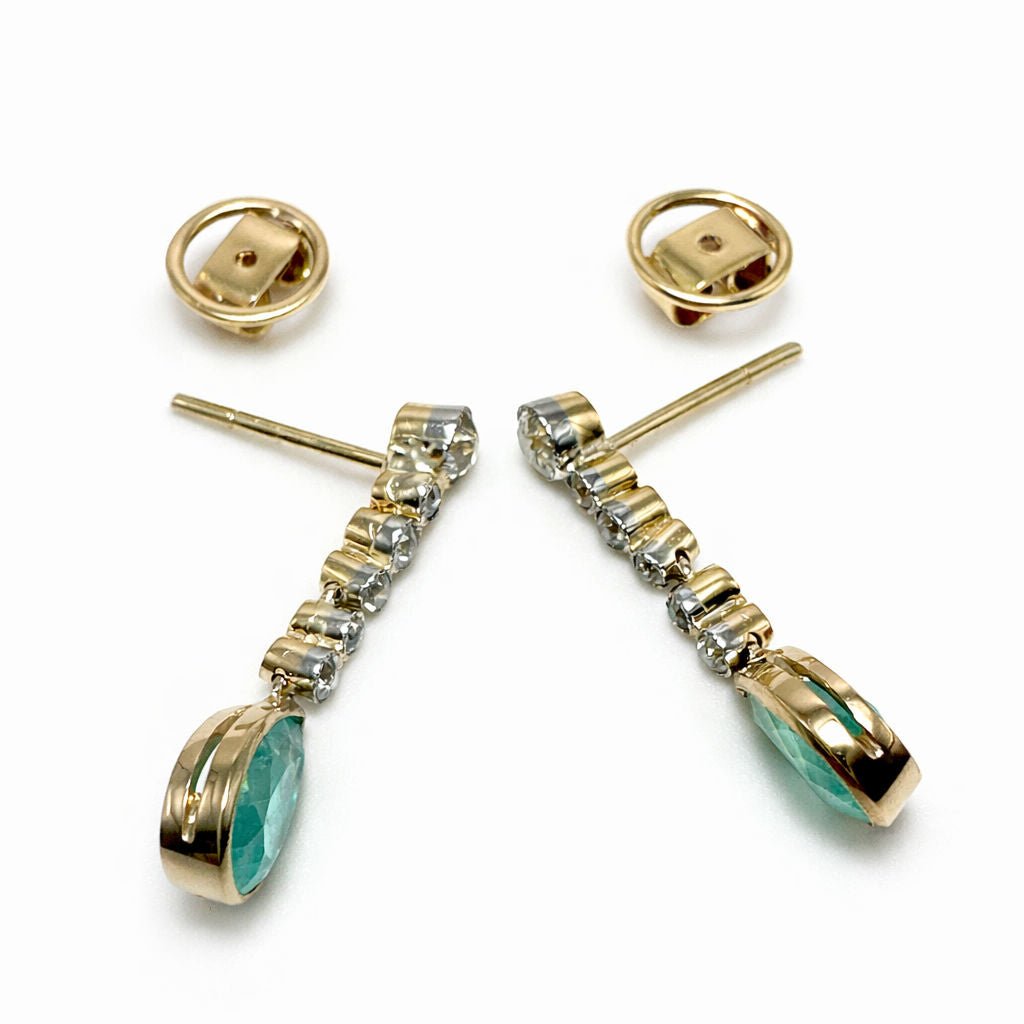 PENDIENTES EN ORO BLANCO Y AMARILLO CON ESMERALDAS EN TALLA PERA Y DIAMANTES - Castafiore