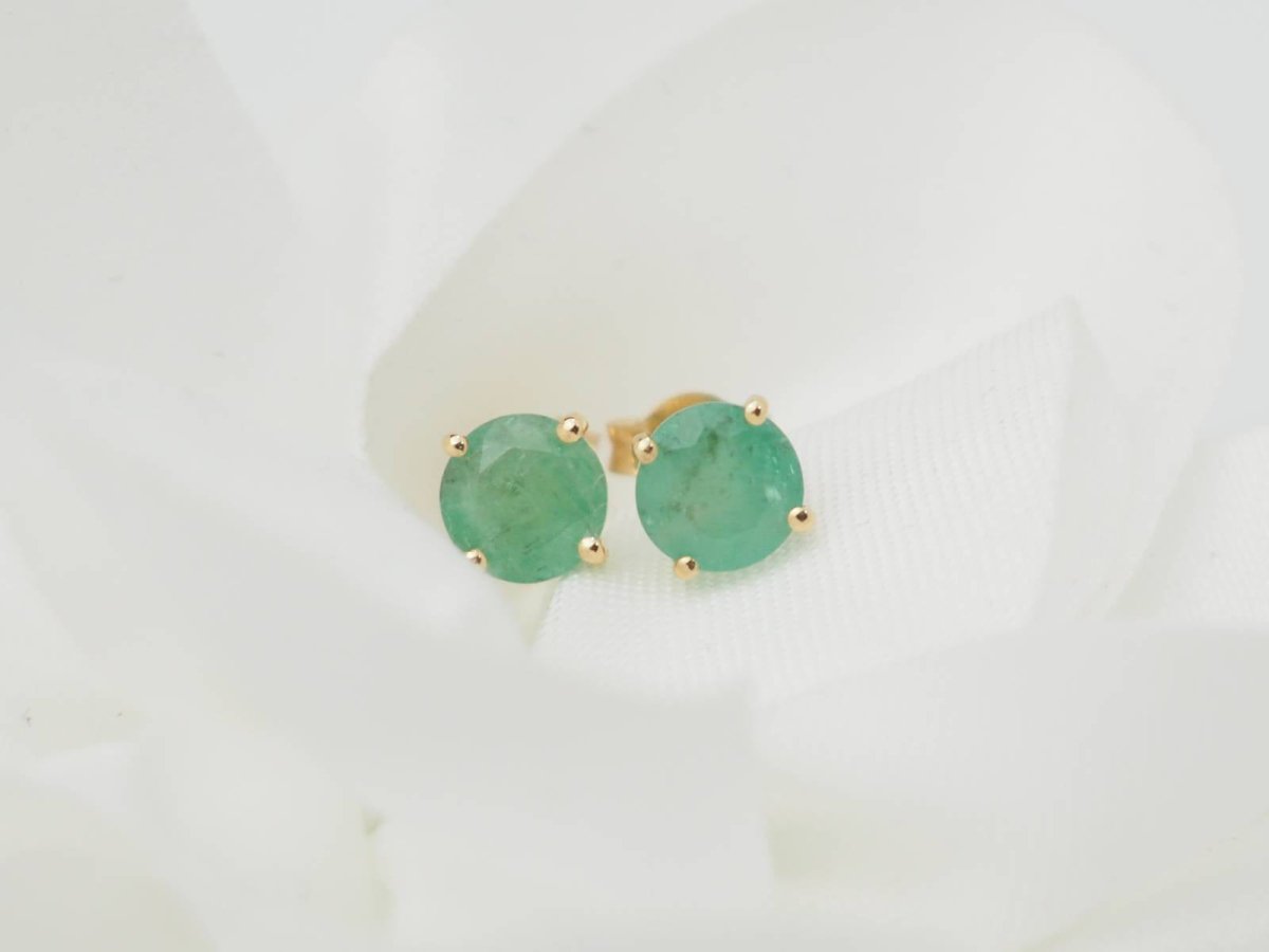 Puces d'oreilles en or jaune et émeraude - Castafiore