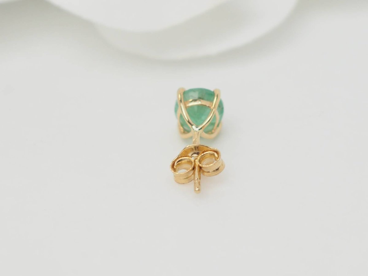 Puces d'oreilles en or jaune et émeraude - Castafiore