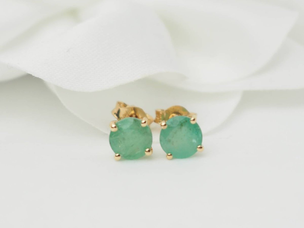 Puces d'oreilles en or jaune et émeraude - Castafiore