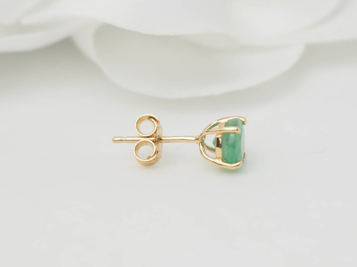 Puces d'oreilles en or jaune et émeraude - Castafiore