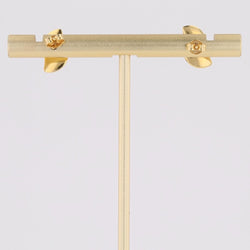 Ear chips yellow gold curved comma