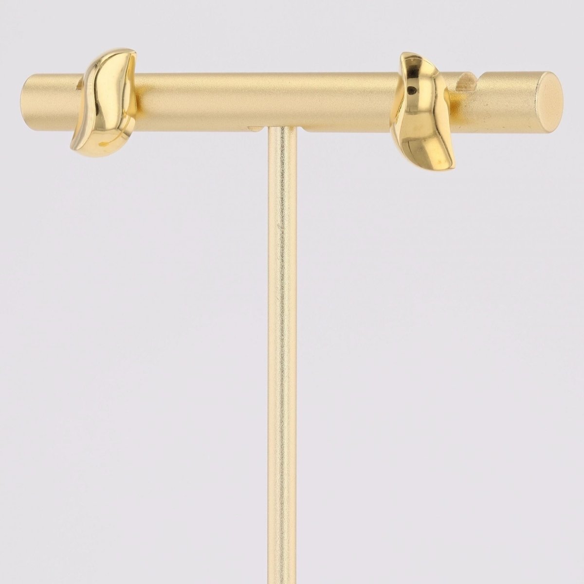 Ear chips yellow gold curved comma