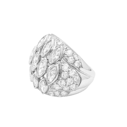 Bague boule vintage en or blanc et diamants.