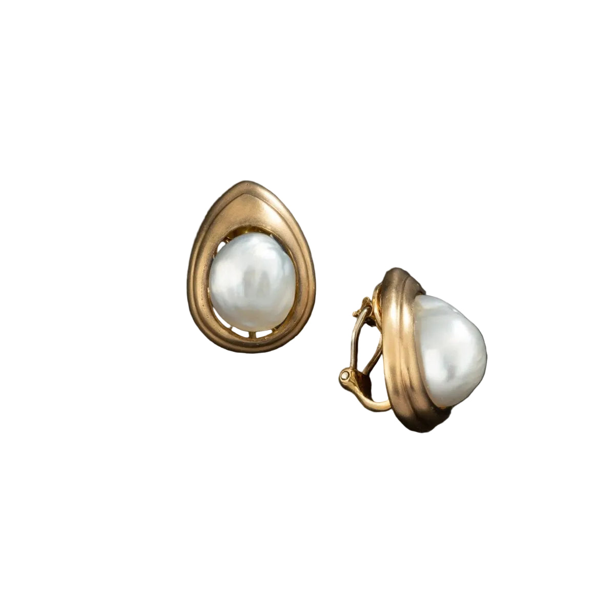 REPOSSI Boucles d'oreilles gouttes en or jaune 18K ornée de perles baroque. - Castafiore