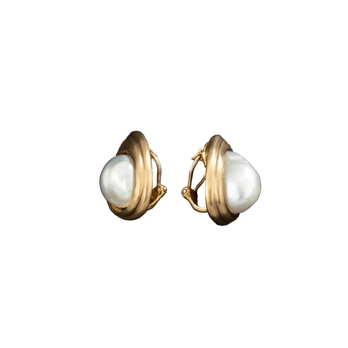 REPOSSI Boucles d'oreilles gouttes en or jaune 18K ornée de perles baroque. - Castafiore