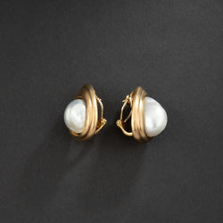 REPOSSI Boucles d'oreilles gouttes en or jaune 18K ornée de perles baroque. - Castafiore