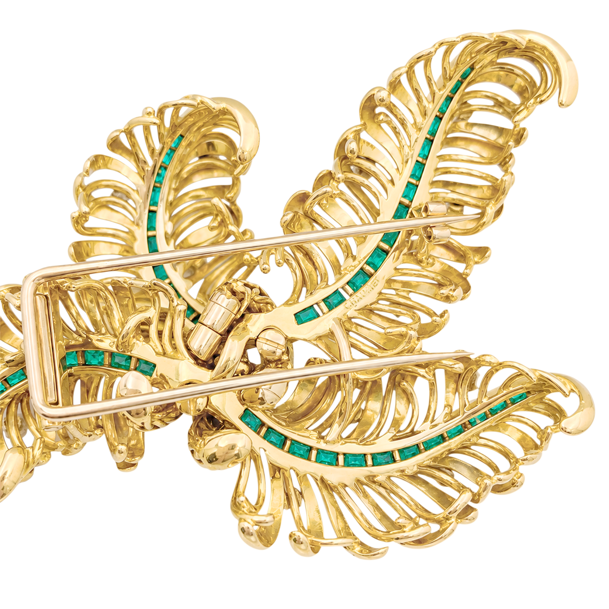 Broche Chaumet "Panache", or jaune, diamants, émeraudes.