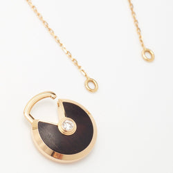 Sautoir Cartier Amulette PM en or rose et bois d'amourette - Castafiore