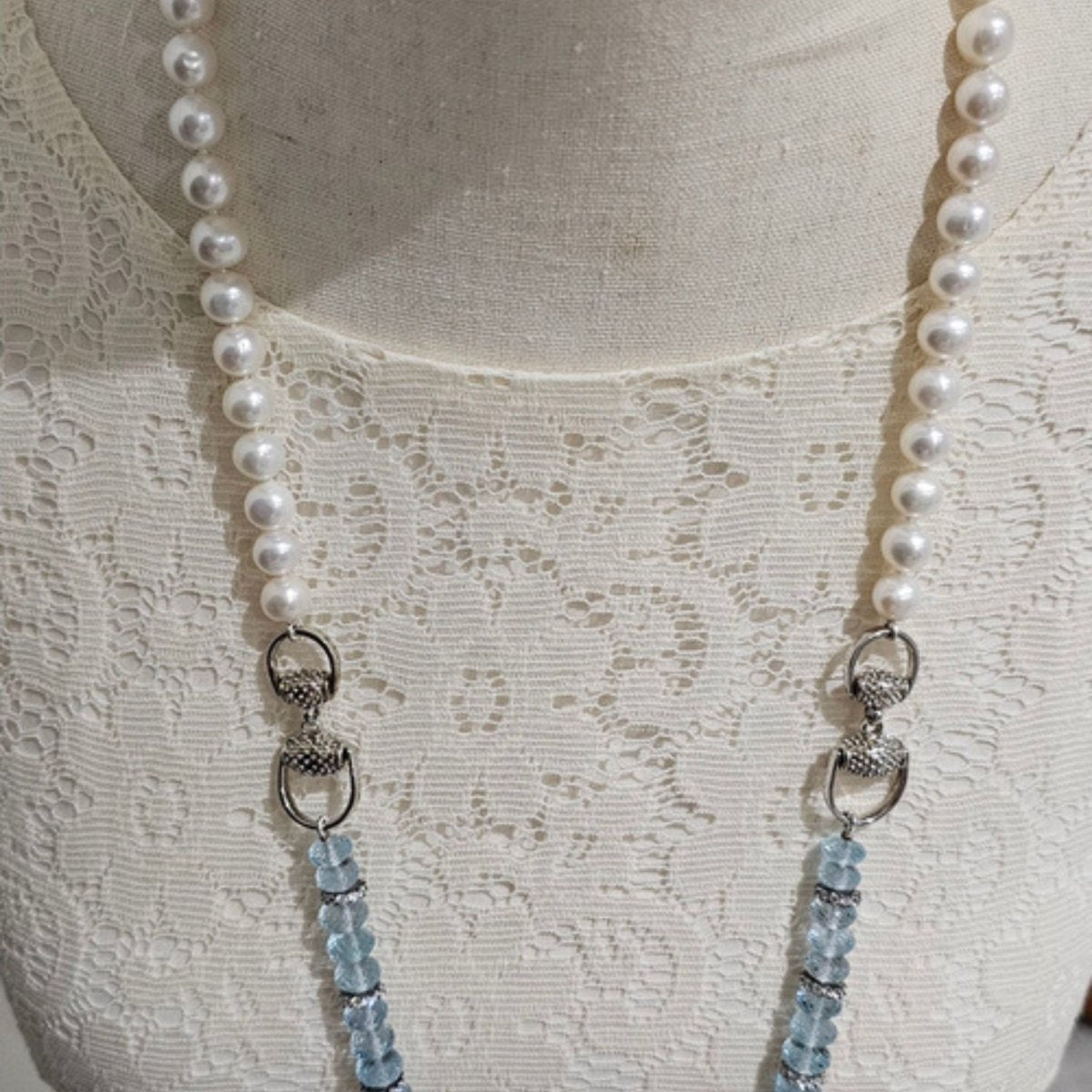 Sautoir de perles et topazes bleues naturelles - Castafiore
