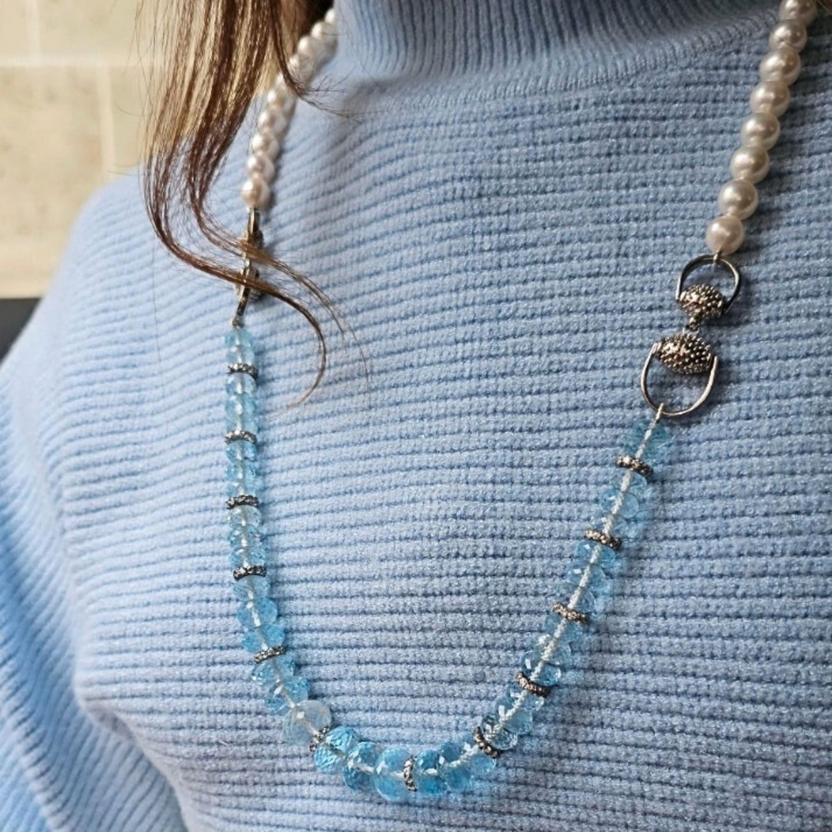 Sautoir de perles et topazes bleues naturelles - Castafiore