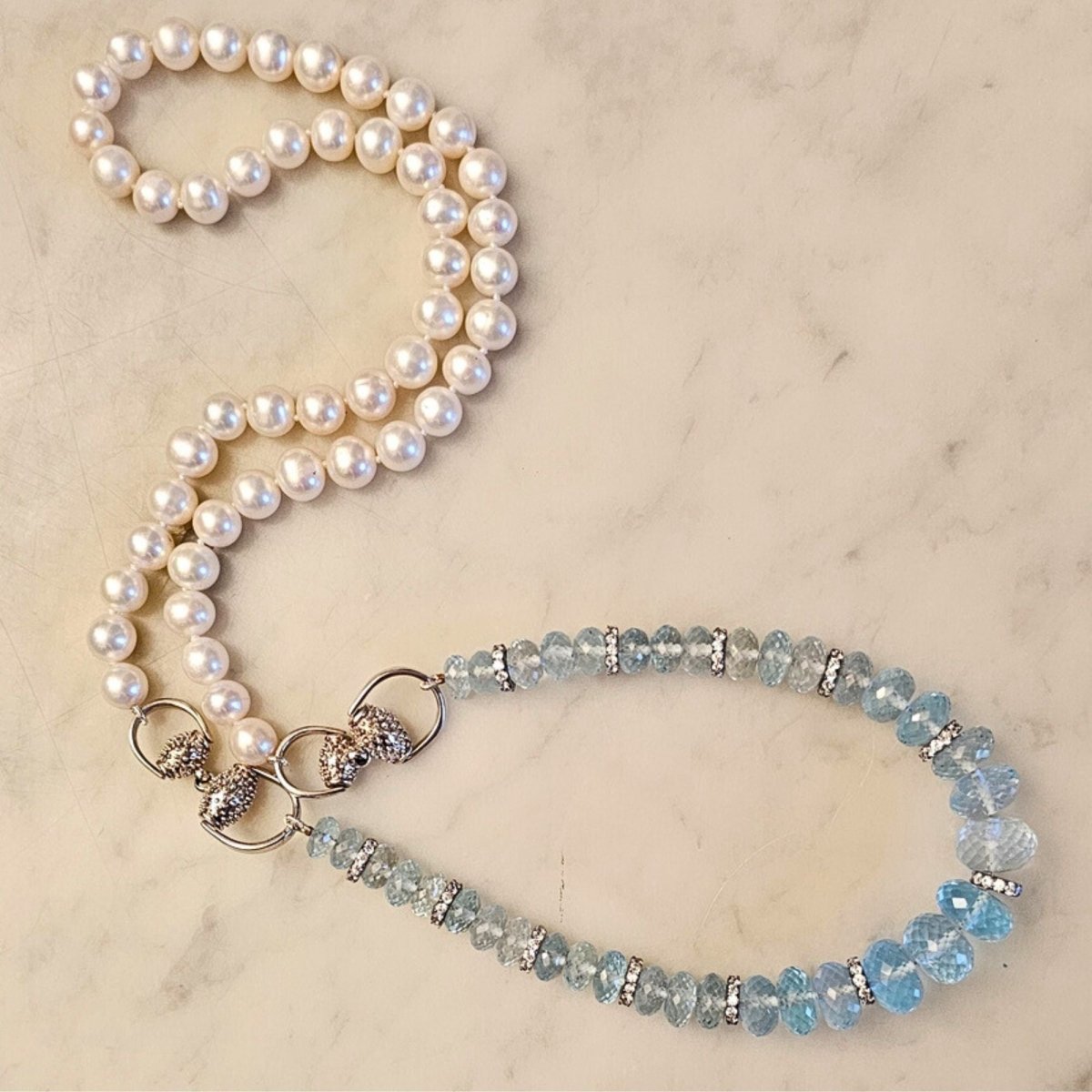 Sautoir de perles et topazes bleues naturelles - Castafiore