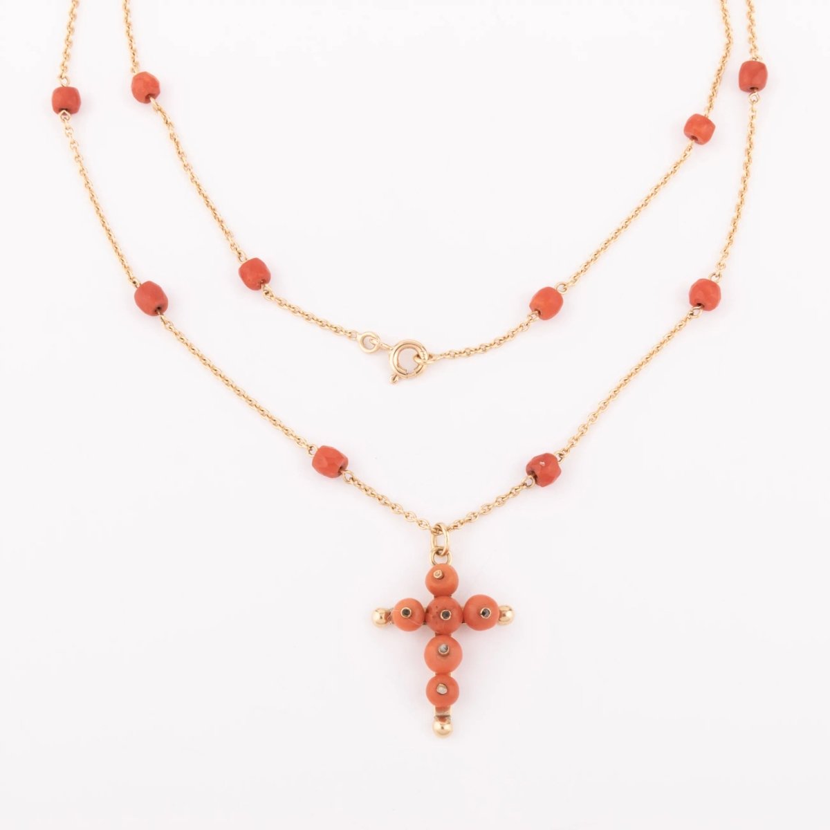 Sautoir en or et corail - Castafiore