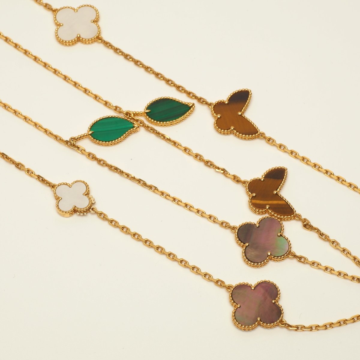 Sautoir Van Cleef & Arpels Lucky Alhambra 12 motifs en or jaune VCARD80100 - Castafiore