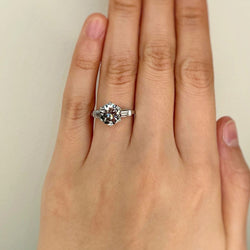 Solitaire accompagné - Diamant de 2,28 carats