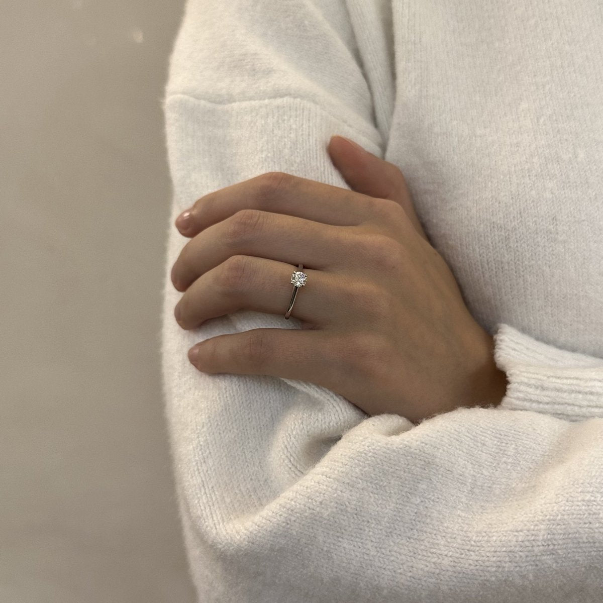 Solitaire De Beers en Platine DB Classic avec diamant brillant de 0,40 Cts H - SI2 de 2016. Full set. taille 48. - Castafiore