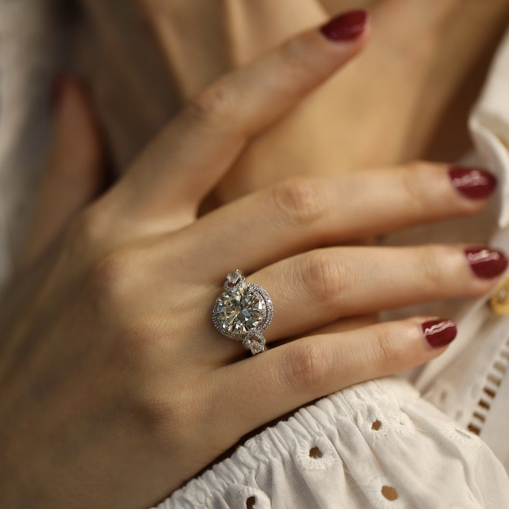 Solitaire diamant 3,53 Cts L - VVS2 (HRD) en or gris 18 Cts. Taille 52 - 53. - Castafiore