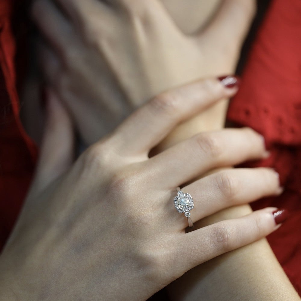 Solitaire Diamant taille Coussin de 0,94 Cts K - VS2. Platine. Taille 52. - Castafiore