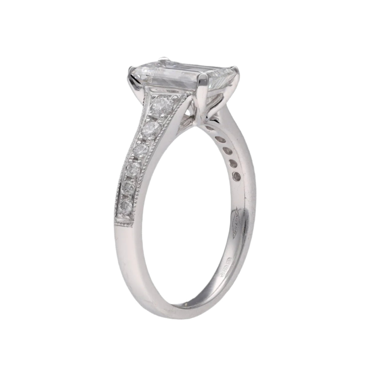 Solitaire diamant taille émeraude de 1,51Cts F - VVS2 (HRD) en or gris 18 Cts. Taille 52 - Castafiore