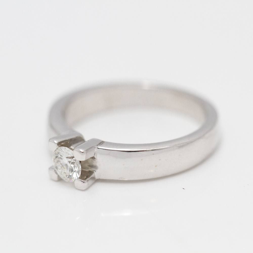 Solitaire en or blanc 18k avec diamants seconde main - Castafiore