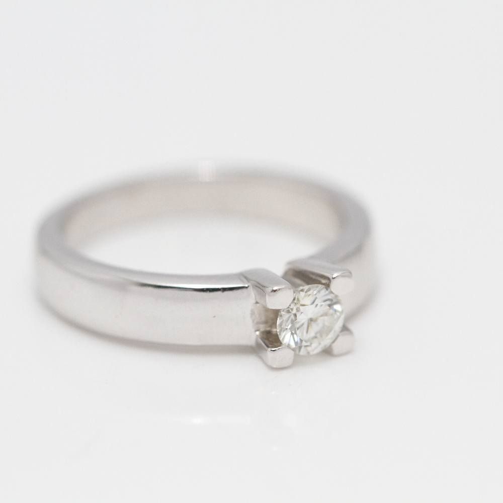 Solitaire en or blanc 18k avec diamants seconde main - Castafiore