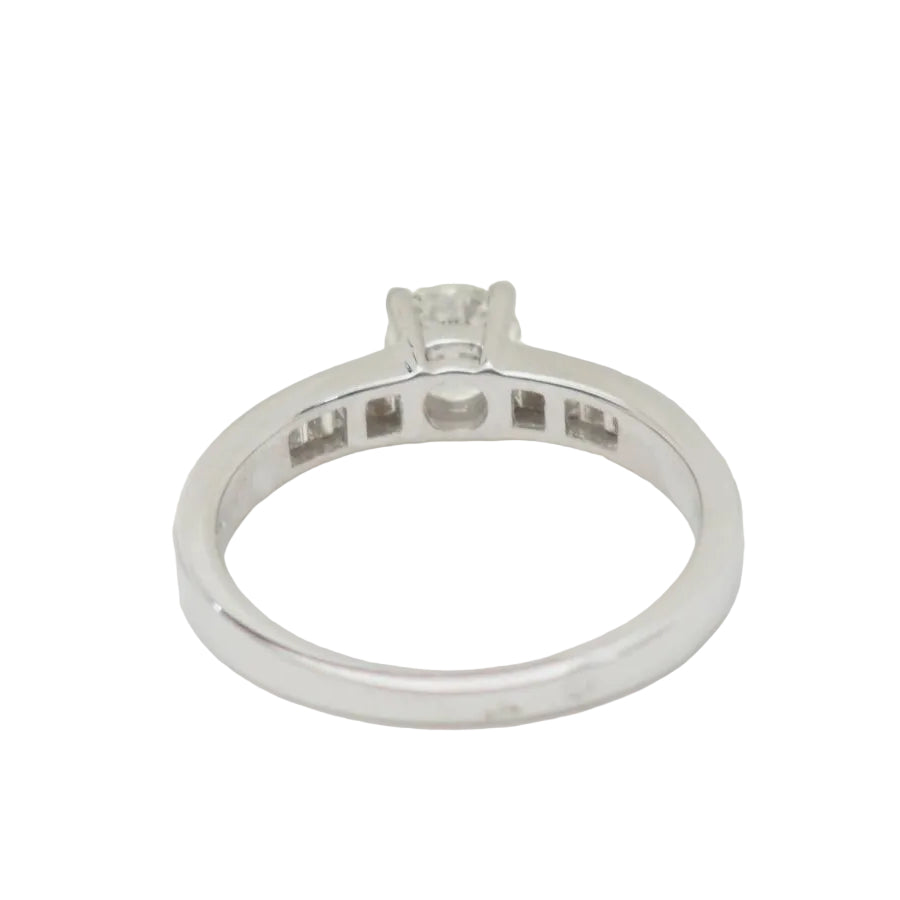 Solitaire en or blanc et diamant rond de 0,52 ct - Castafiore