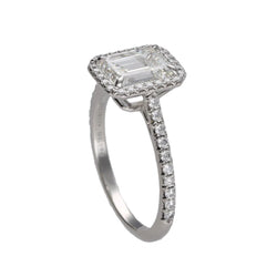 Solitaire Tiffany & Co "Soleste Halo" en platine avec un diamant taille émeraude de 1,59 Cts (H - VVS1). Taille 50. - Castafiore