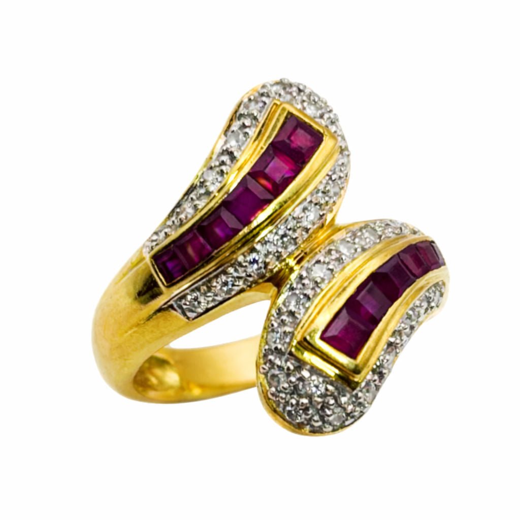 SORTIJA DE ORO AMARILLO 750 CON BRILLANTES Y RUBÍES. - Castafiore