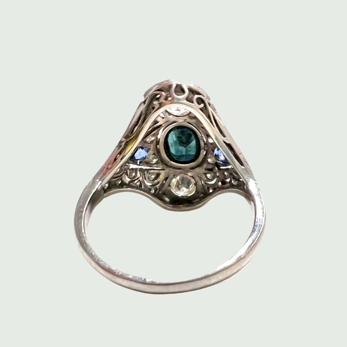 SORTIJA de PLATINO ESTILO ART DECO con ZAFIRO y DIAMANTES - Castafiore