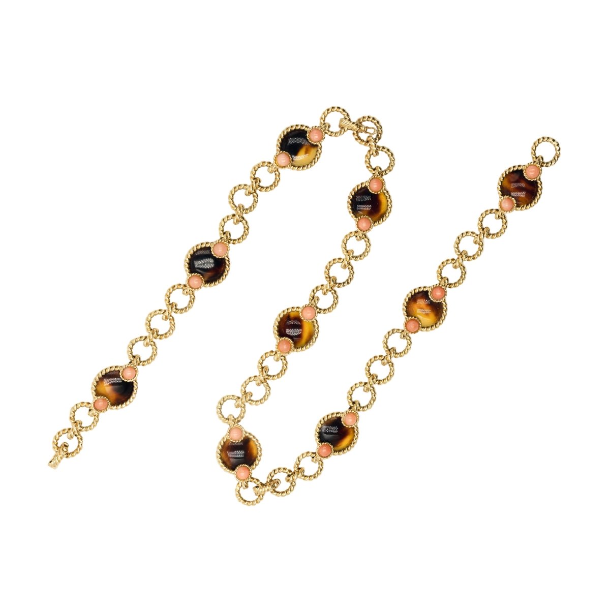 Trois bracelets BOUCHERON en or jaune et corail - Castafiore