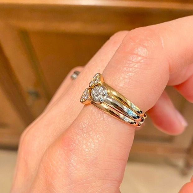 VAN CLEEF & ARPELS Bague trois cœurs en or trois couleurs 18k - Castafiore