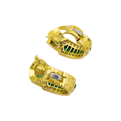 Boucles d'oreilles Van Cleef & Arpels, "Ceinture", or jaune, diamants et émeraude.