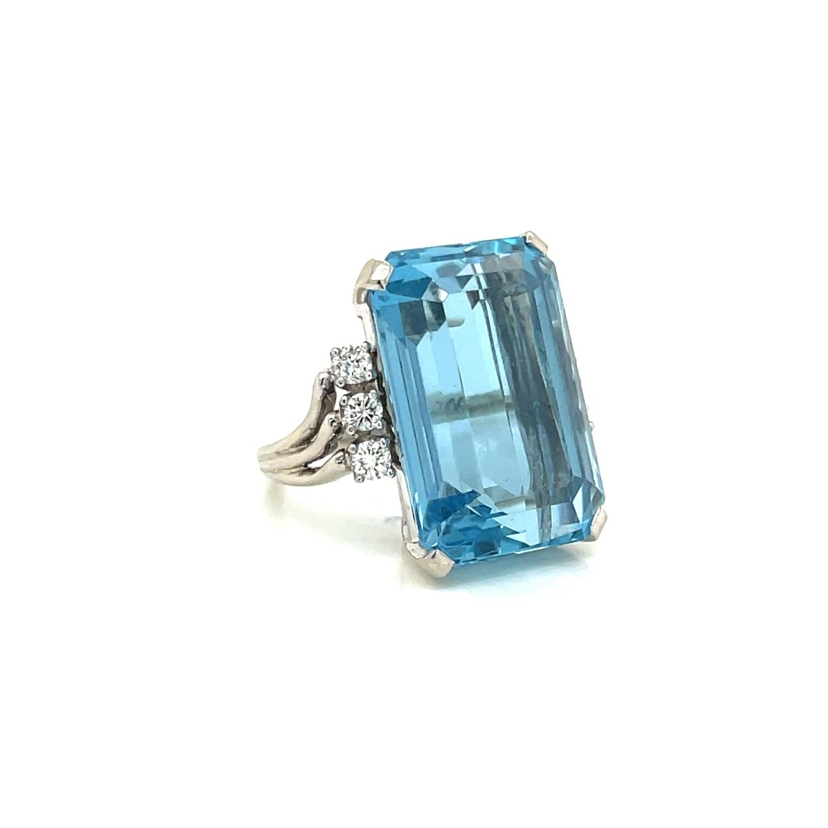 Vintage 25 Carat Santa Maria Aquamarine Diamond Gold Ring - Castafiore