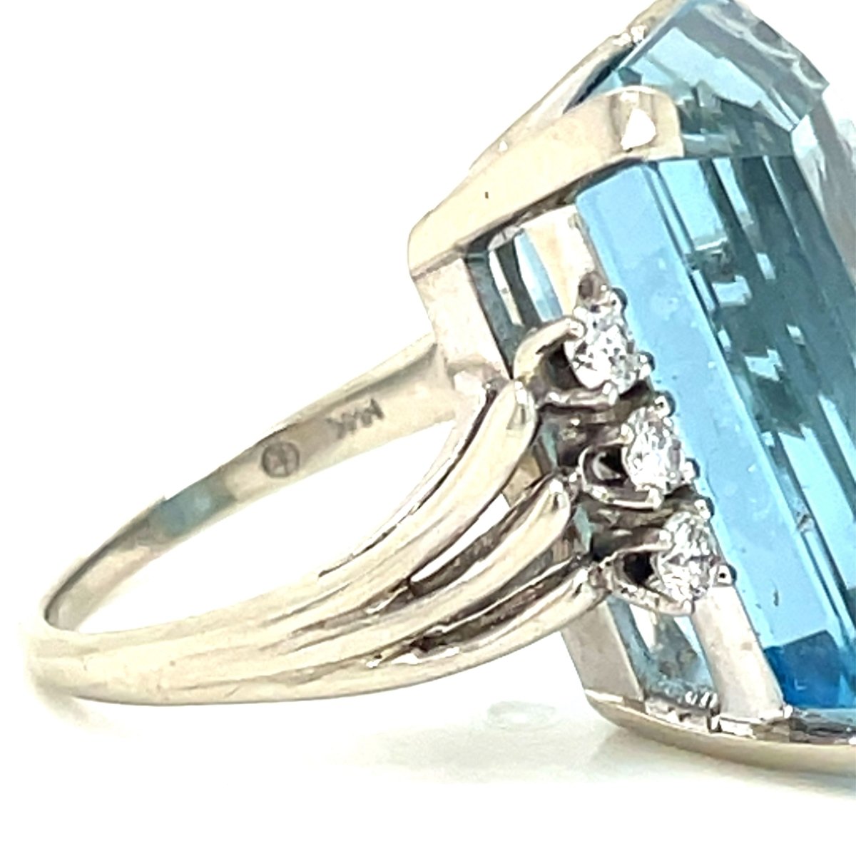 Vintage 25 Carat Santa Maria Aquamarine Diamond Gold Ring - Castafiore