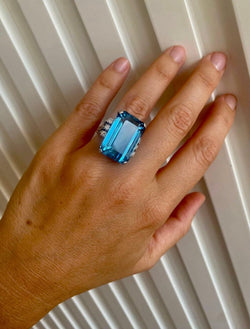 Vintage 25 Carat Santa Maria Aquamarine Diamond Gold Ring - Castafiore