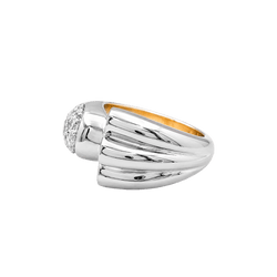 Bague vintage en or blanc et diamants.