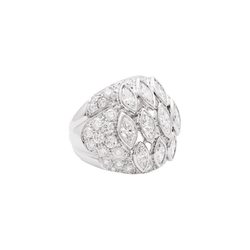 Bague boule vintage en or blanc et diamants.