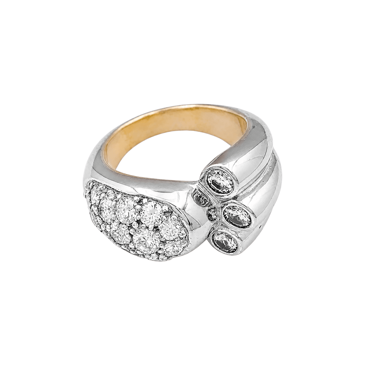 Bague vintage en or blanc et diamants.