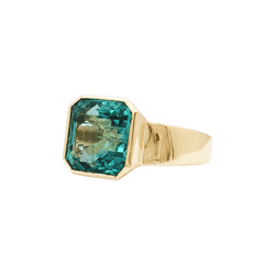 Bague chevalière or jaune et émeraude.
