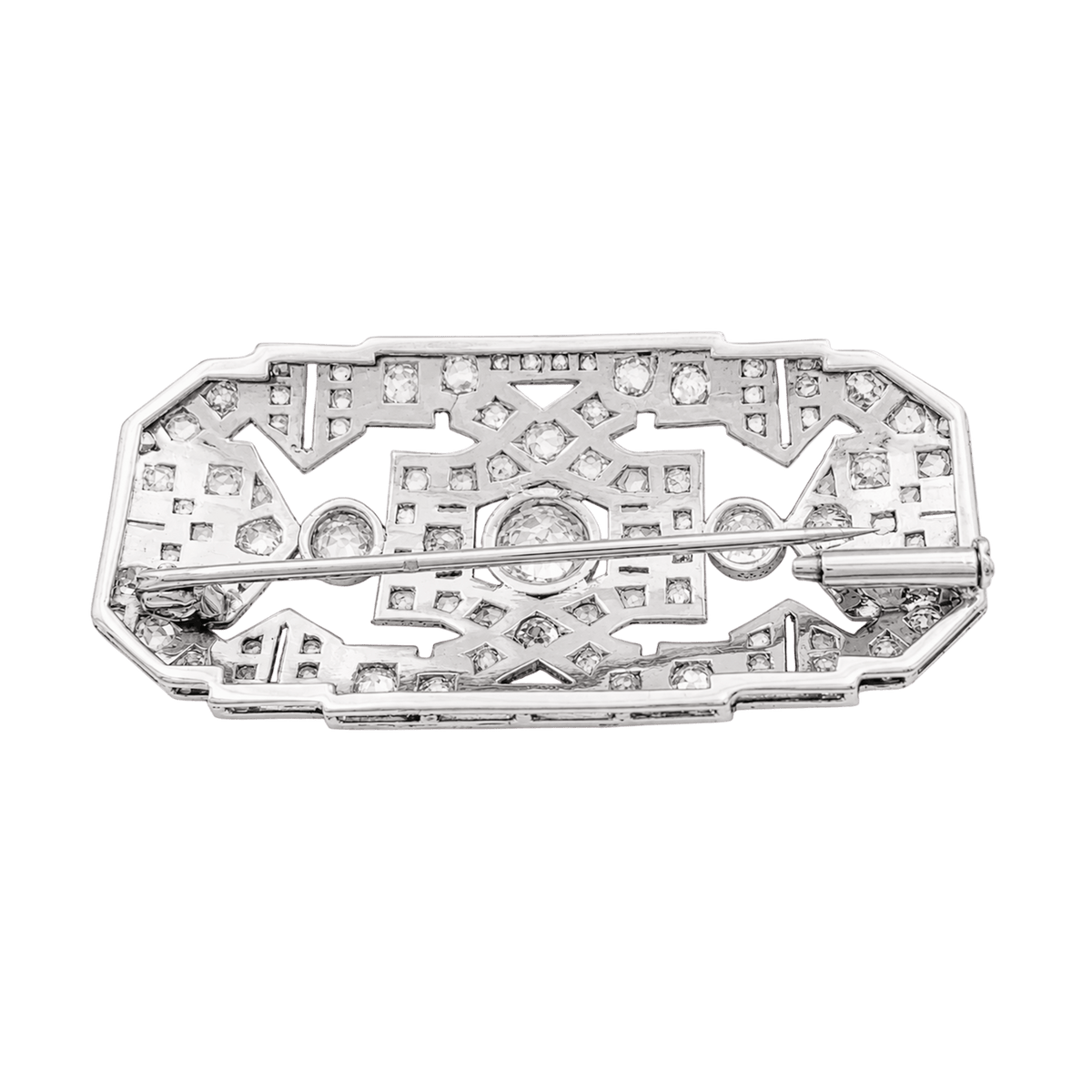 Broche Art Déco en platine, or blanc et diamants.